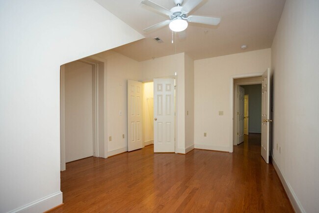 Building Photo - Leo's Path #1G