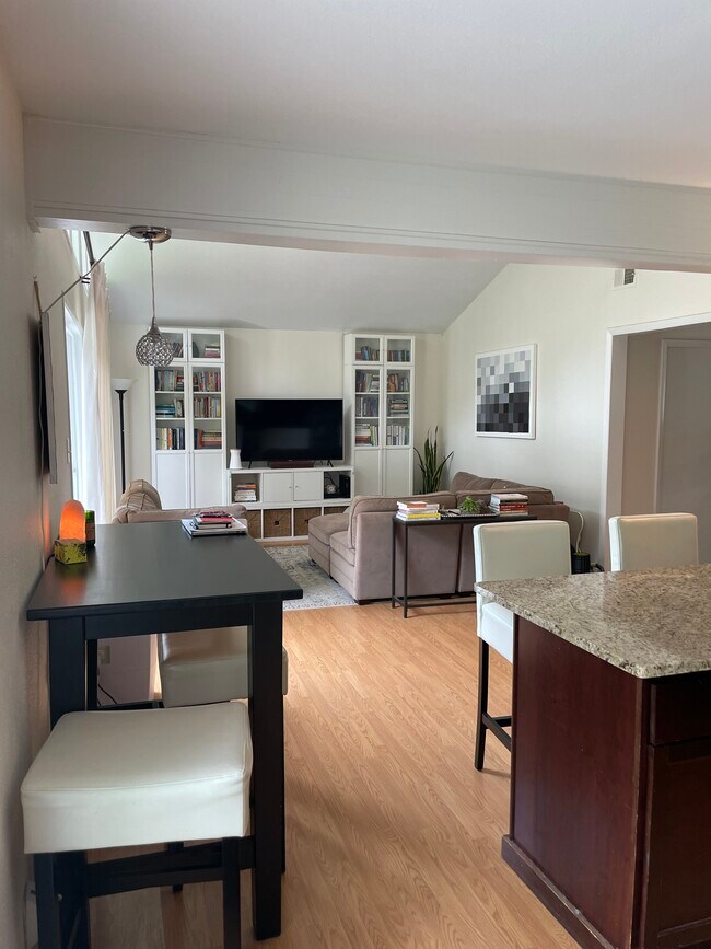 Building Photo - 4706 E Dartmouth Ave