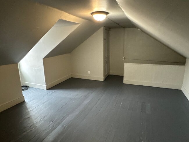 Building Photo - Updated 3 Bedroom, 1 Bath