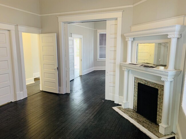 Building Photo - 23 E 40th St