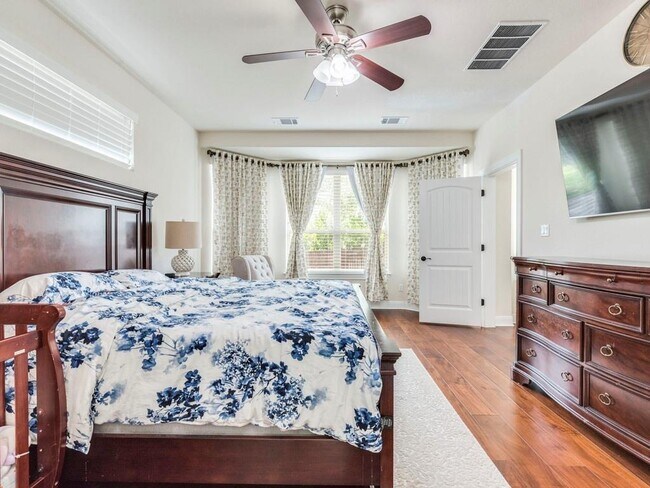 Building Photo - 5720 Viejo Dr