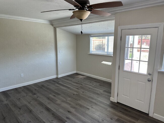 Building Photo - Updated 3 Bedroom, 2 Bathroom Single Family Home in Rural Danville Location
