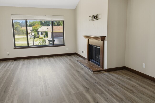 Building Photo - 2409 Heritage Dr