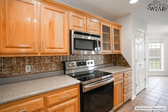 Building Photo - 8 St Andrews Ct