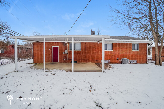 Building Photo - Cozy 3 Bedroom