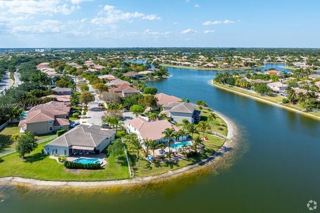 Building Photo - 2162 W 60th St