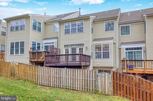 Building Photo - 5742 Governors Pond Cir