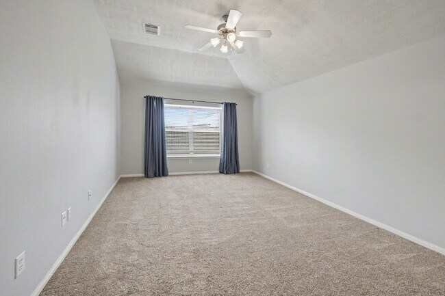 Building Photo - 10235 Mills Run Dr