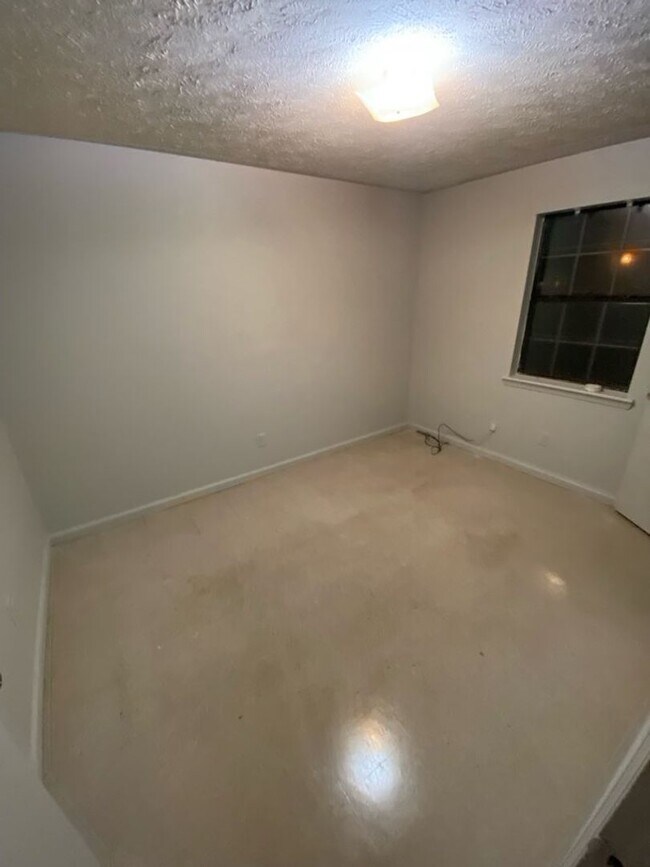 Building Photo - Monthly Paid Rent