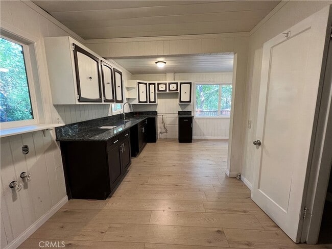 Building Photo - 782 N Village Ln