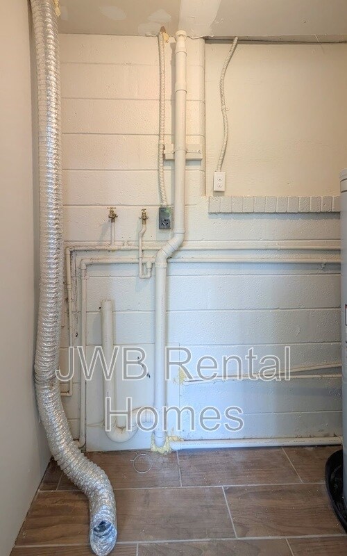 Building Photo - 3228 Myra St