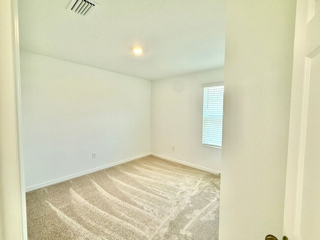 Building Photo - Step into style – Lease this 4Bed gem in D...