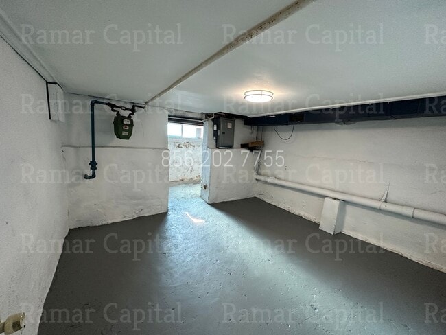 Building Photo - Spacious 3BR Row House with 1.5 bathroom, ...