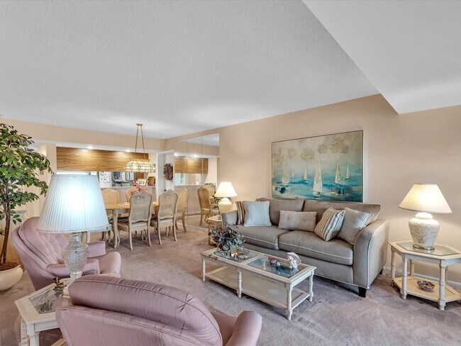 Building Photo - 6049 Balboa Cir