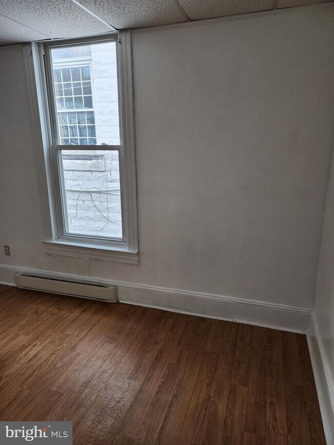 Building Photo - 15 N Washington St