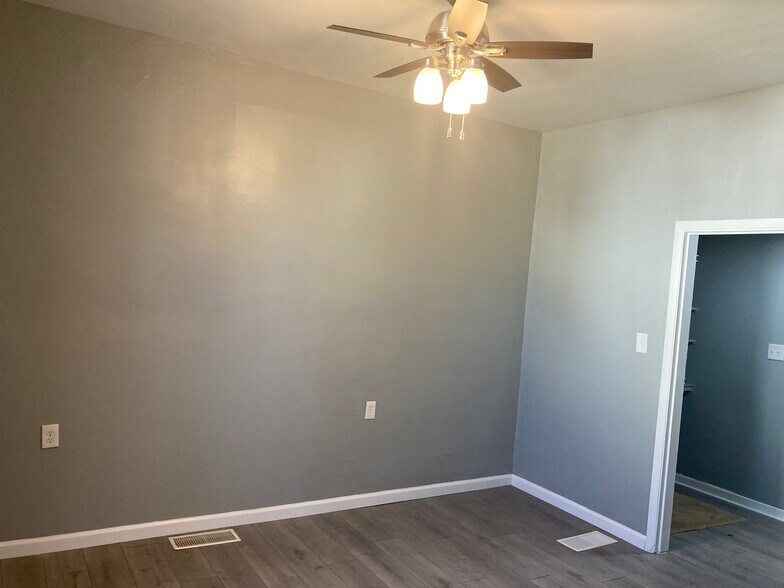 Building Photo - 8 N Indiana Ave