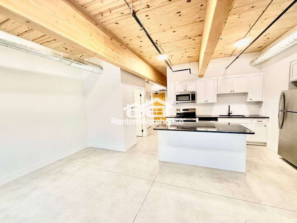 Building Photo - 2701 Ingersoll Ave