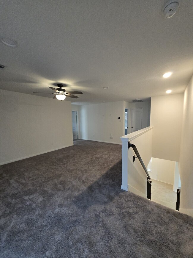 Building Photo - 25223 Sierra Mnr Ct