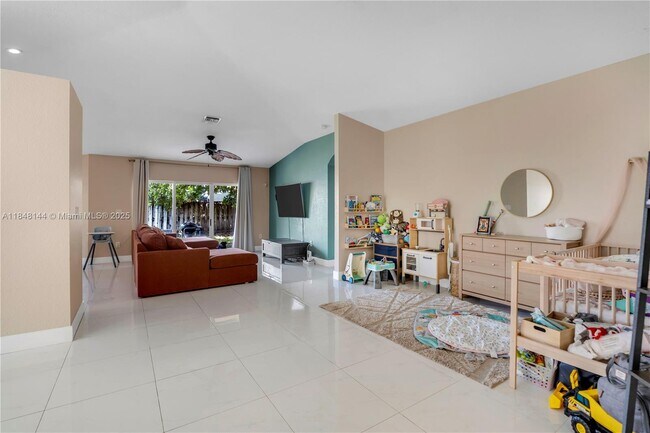 Building Photo - 13949 SW 155th Ct