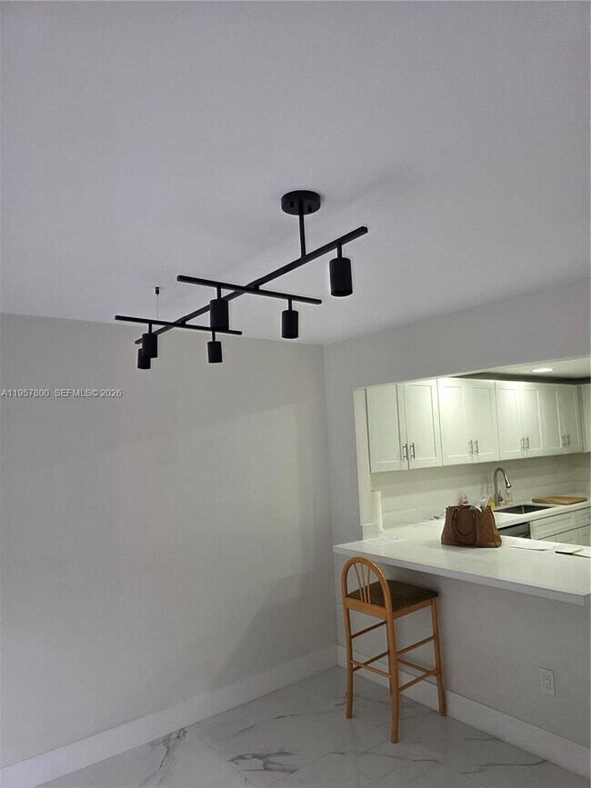 Building Photo - 6904 SW 114th Pl