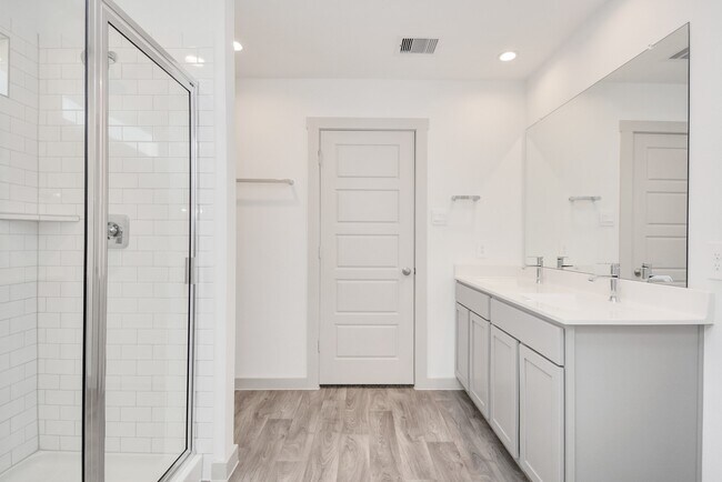 Building Photo - 12814 Heddington Grv Ln