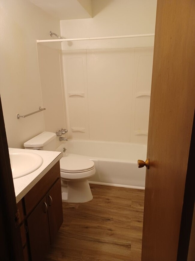 Building Photo - FAIRLAWN FLATS