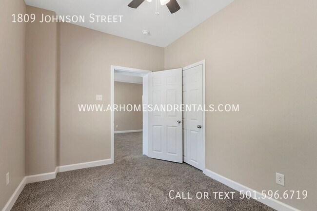 Building Photo - 1809 Johnson St