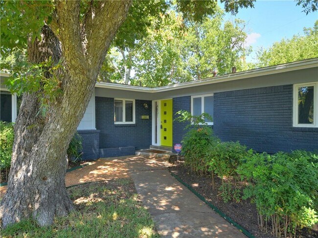 Building Photo - 4801 W Frances Pl