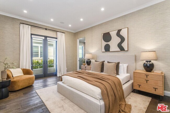 Building Photo - 820 N Vista St