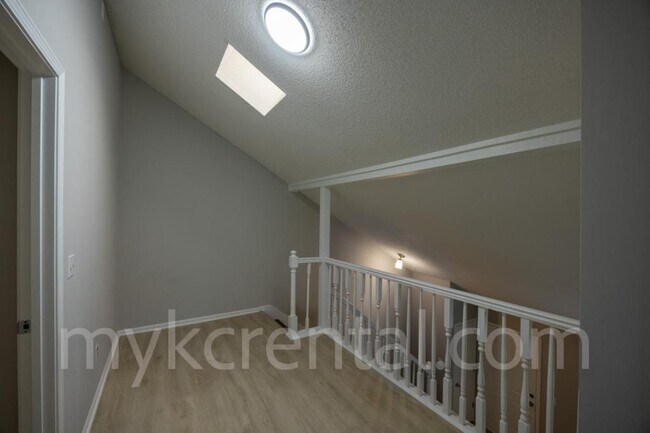 Building Photo - 6441 Hallet St