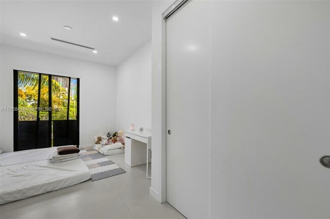 Building Photo - 442 SW 15th Rd