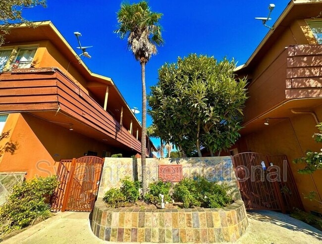 Building Photo - 1665 W 182nd St