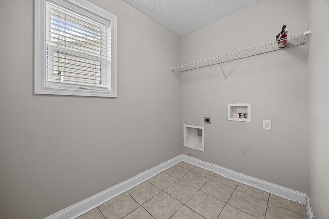 Building Photo - 123 Lightwater Dr