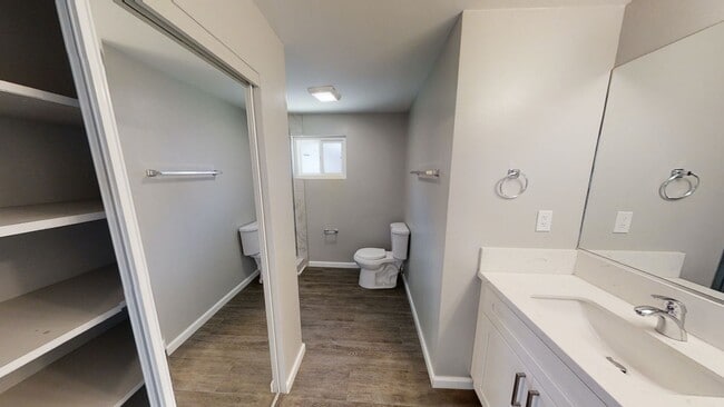 Building Photo - Large Property w/ 2 Kitchens!!