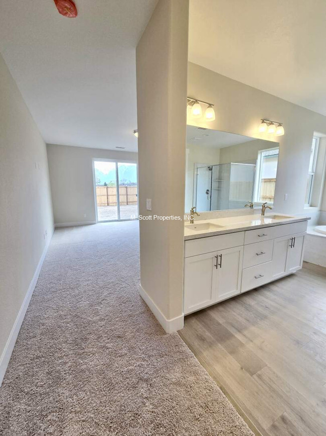 Building Photo - 445 Golden Gate Ct