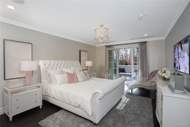 Building Photo - 3000 Royal Ct