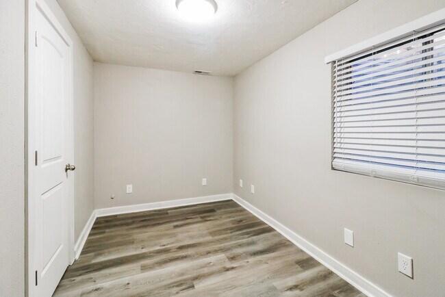 Building Photo - 6166 Eagle Nest Dr