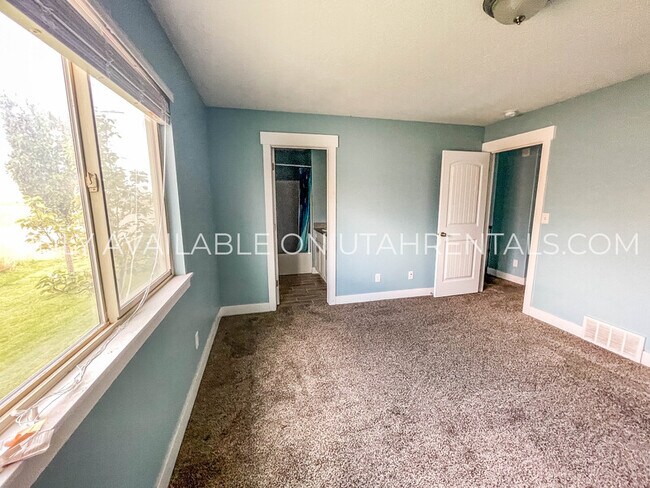 Building Photo - 4552 Long Way