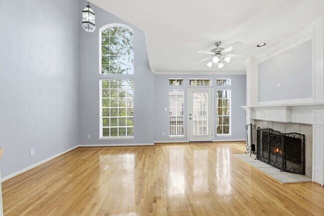 Building Photo - Charming Corner Townhouse in the Heart of Midtown