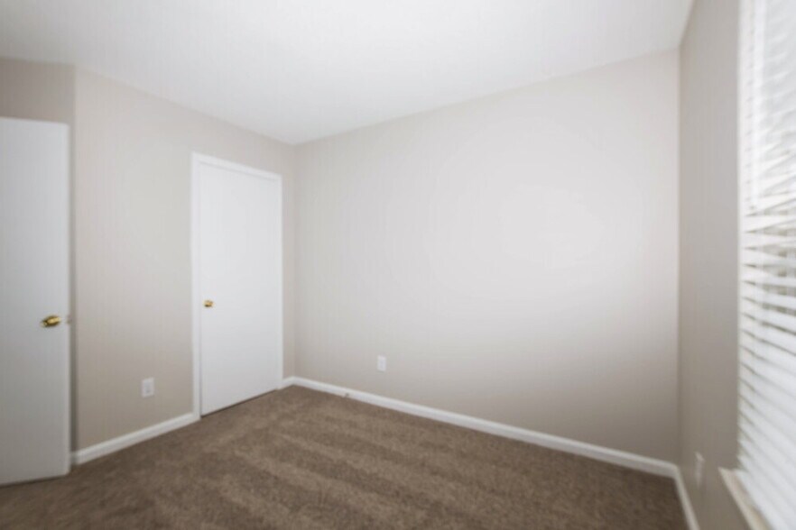 Building Photo - 10415 Battle Ct