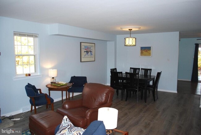 Building Photo - 290 Lawndale Ave