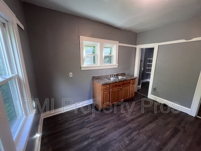 Building Photo - 1536 N 38th St