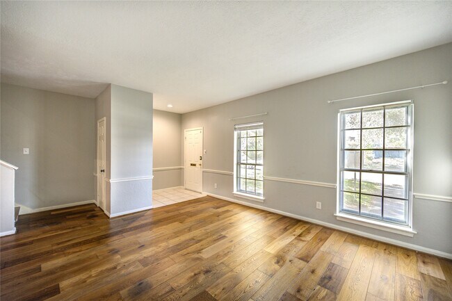 Building Photo - 940 Wycliffe Dr