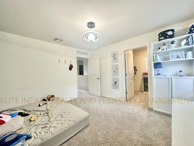 Building Photo - 7755 S Via Casa De Campo