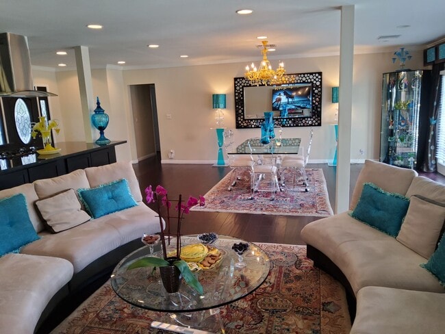 Building Photo - 6441 Baird Ave