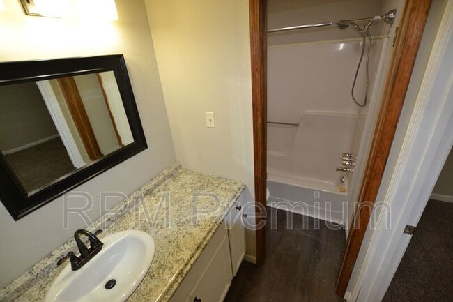 Building Photo - 2214 Alice St