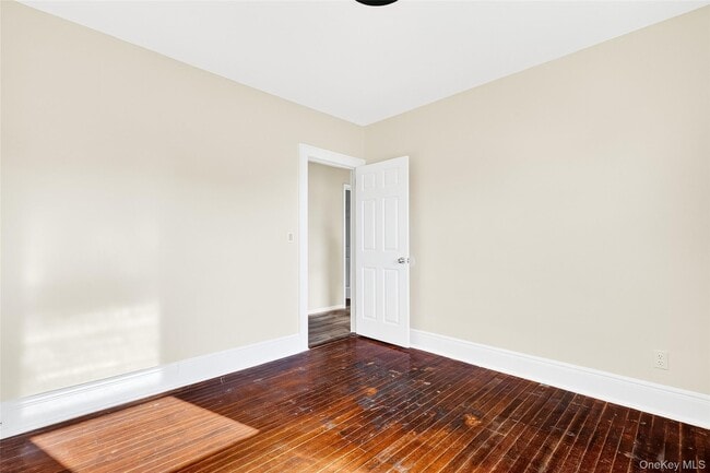 Building Photo - 270 Sickles Ave
