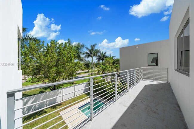Building Photo - 9915 NW 75th St