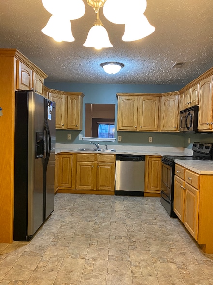 Building Photo - 2709 Crownpoint Dr