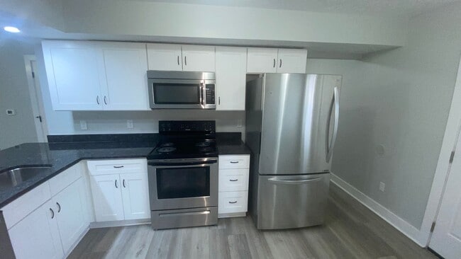 Building Photo - 3245 Summerhill Ln